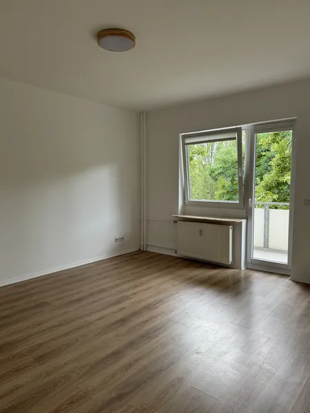 Sonnige 2-Zimmer-Wohnung mit EBK, Balkon & Grünblick am Bernkastler Platz – Berlin Lankwitz — photo 1